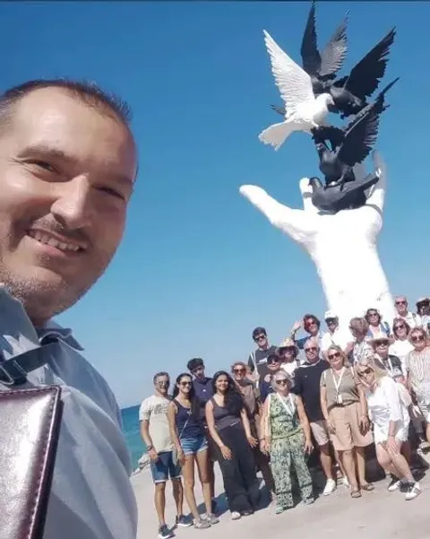 Gökhan Özden, Guía oficial